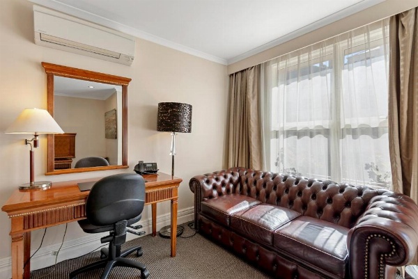 The Grand Hotel Launceston image 18