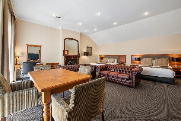 The Grand Hotel Launceston image 2