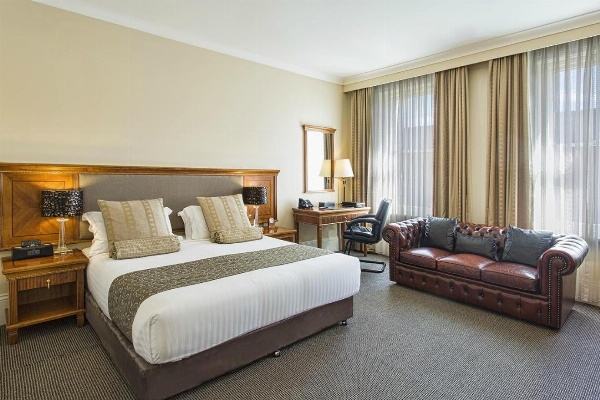 The Grand Hotel Launceston image 3